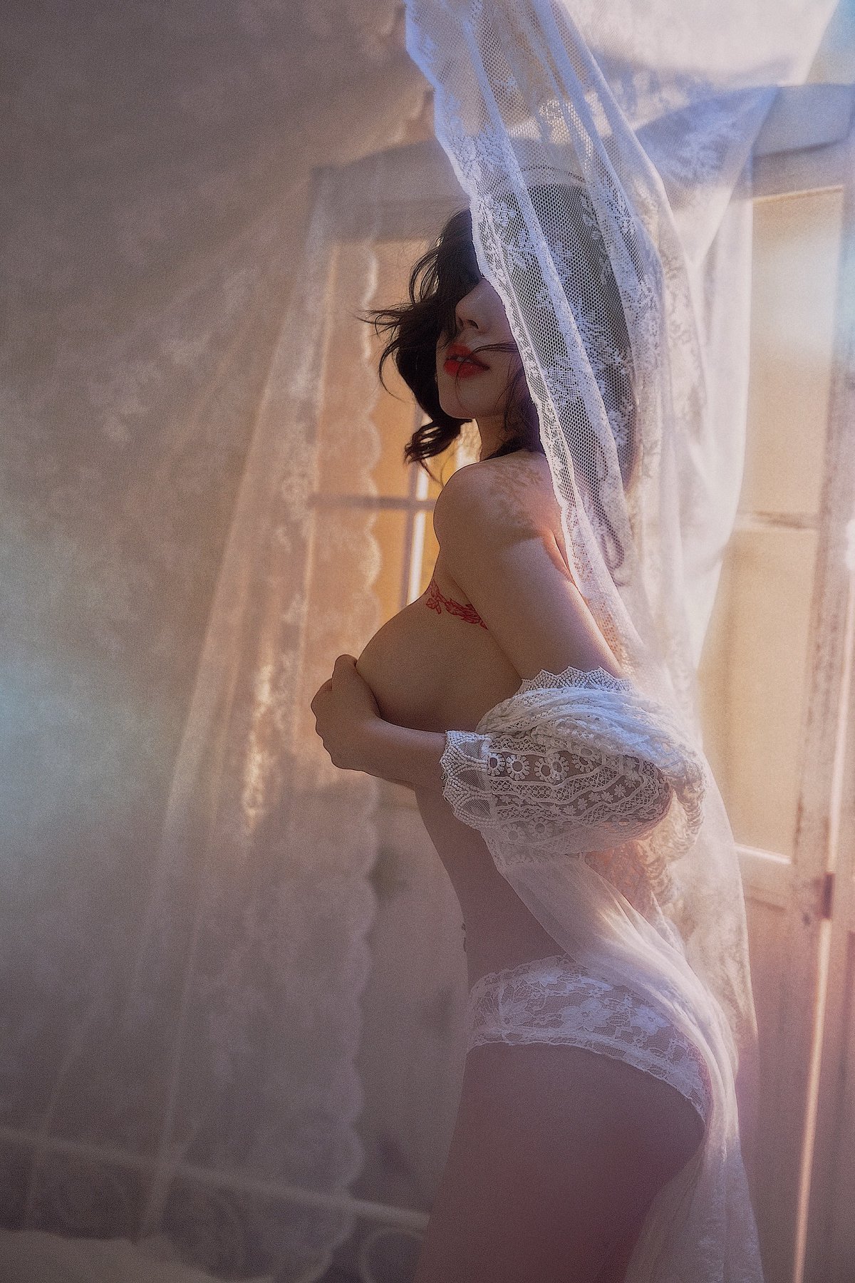 Une jeune asiatique au telephone rose gros seins qui malgré son jeune âge sait comment donner du plaisir